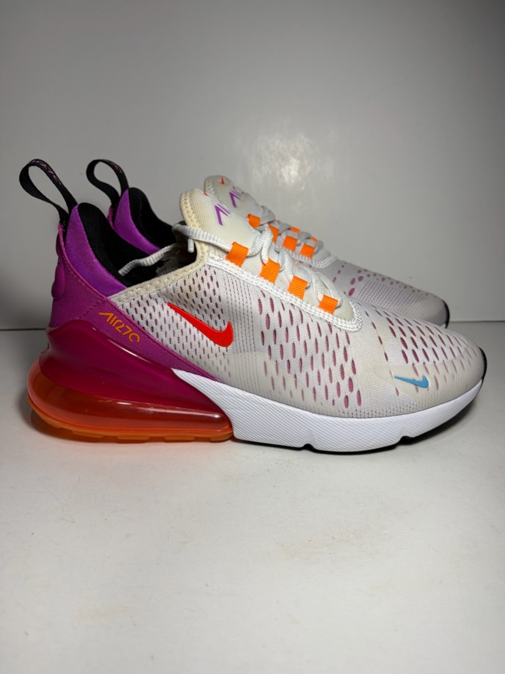 Nike Air Max 270 White Fuchsia Dream Crimson Women US 7.5 Sneakers FD0824-100